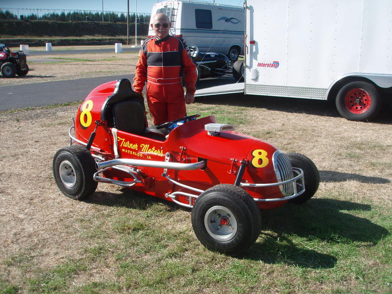 Don_Delgarno_with_Little_Red_Racer.JPG